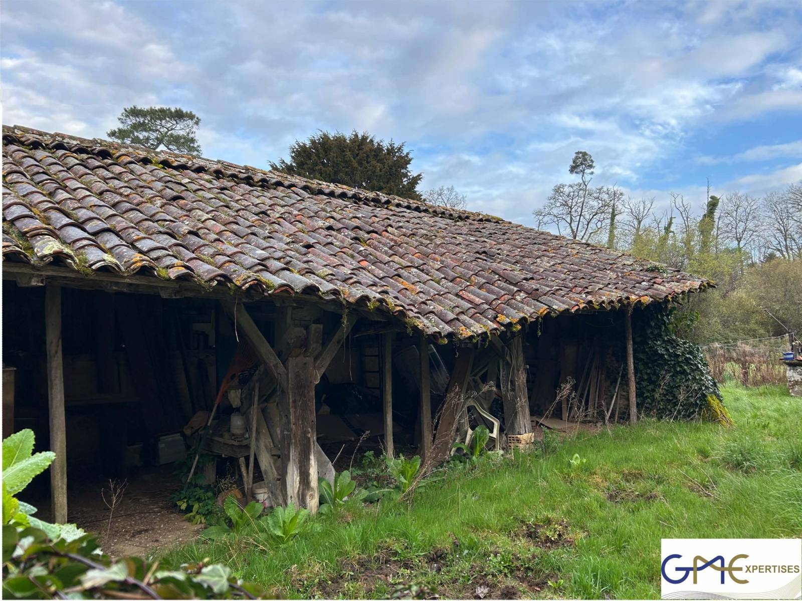 Fuite de toiture sur une maison dans les Landes
