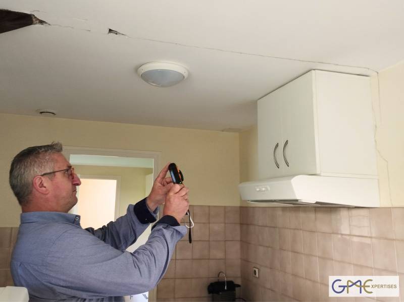 relévé des fissures et lézarde présentent dans la maison dans le Gers